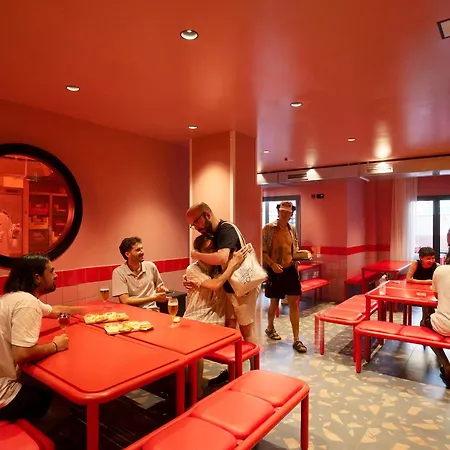 Amistat City Hostel Barcelona-2